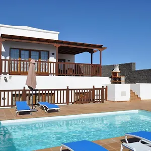 https://villa-esmeralda-2.in-canary-islands.com